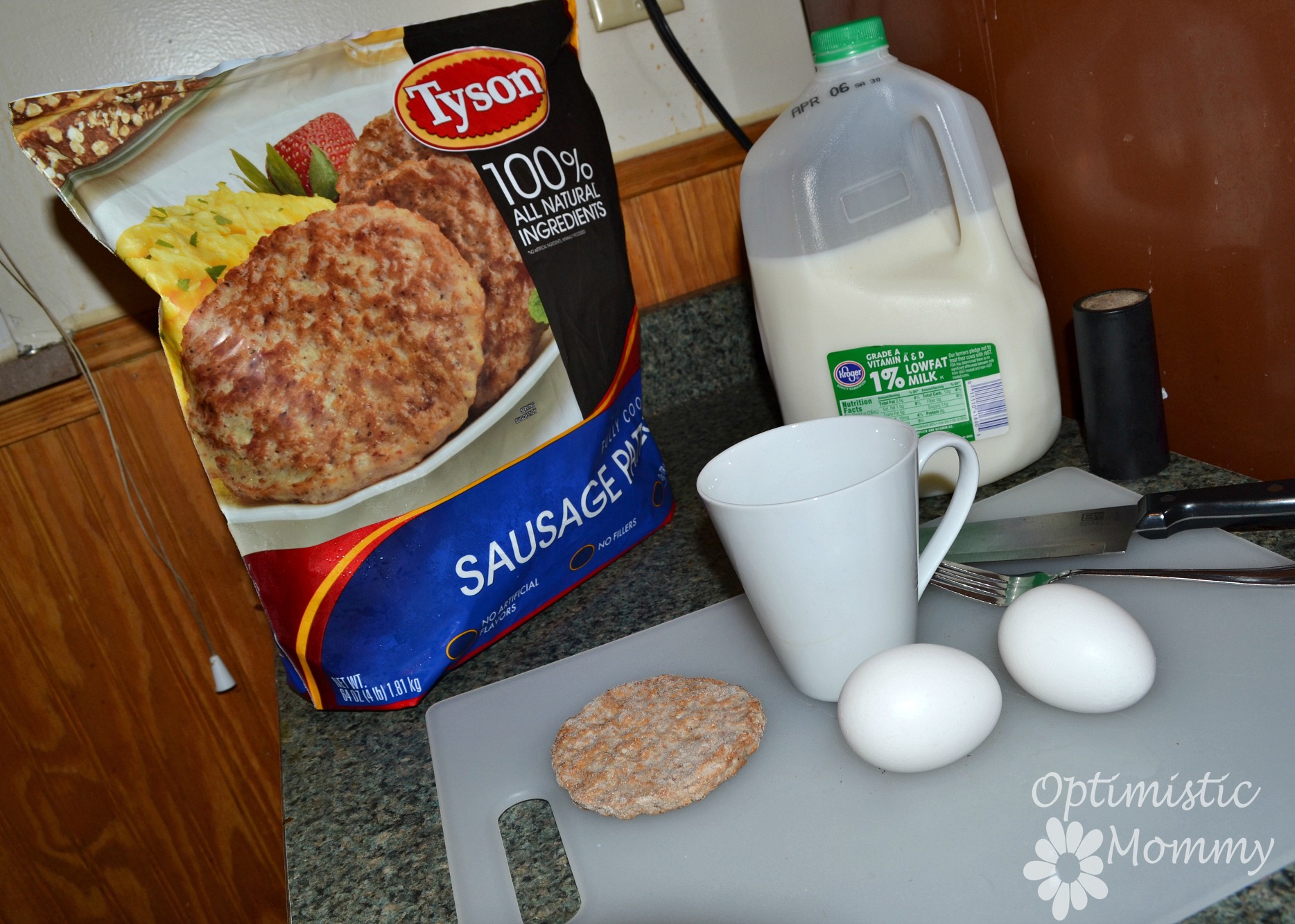 Super Simple Egg and Sausage Mug with Tyson Fully Cooked Sausage Recipe Prep #DoItAllMom #cbias