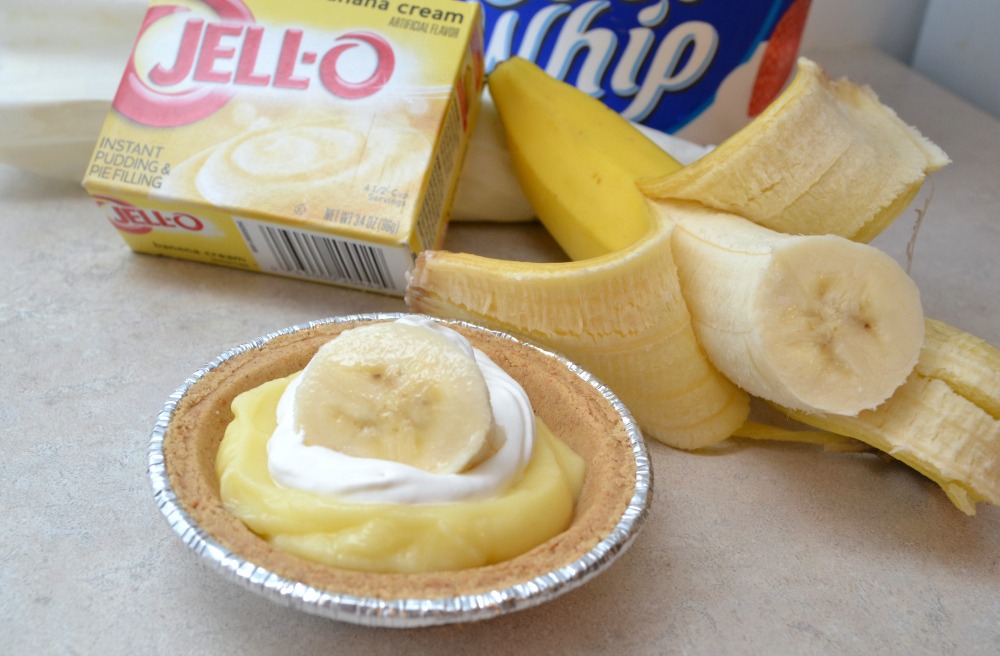 Banana Pudding Mini Pie - Easy After School Snacks #AddCoolWhip #Shop | Optimistic Mommy