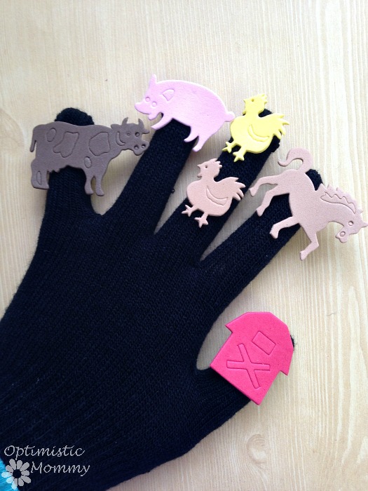 Old MacDonald Finger Play Gloves: Do your children love Old MacDonald and his farm? If so, you will want to craft a pair of these Old MacDonald finger play gloves. Easy to make and even easier to enjoy, these finger play gloves are perfect for reciting the famous nursery song. In fact, they almost seem to bring the story to life. | Optimistic Mommy