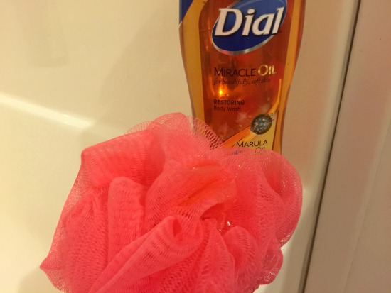 Dial Miracle Oil Body Wash Review + #Giveaway (Ends 3/31)