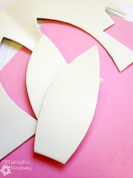 Easter Bunny Ears Craft: Turn your kiddos into instant Easter bunnies when you give this sweet and simple Easter bunny ears craft a try. | Optimistic Mommy