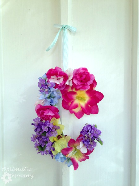 Flower Initial Door Hanger: Dress up your little girl's room when you give this flower initial door hanger a try. It is the perfect way to add a pop of color as well as personalization to any child's room or play space. | Optimistic Mommy