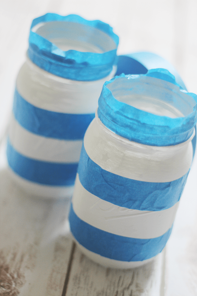 4th of July approaching I felt a craft to match was needed. These DIY Patriotic Mason Jars are the perfect craft for 4th of July, & they are a lot of fun.
