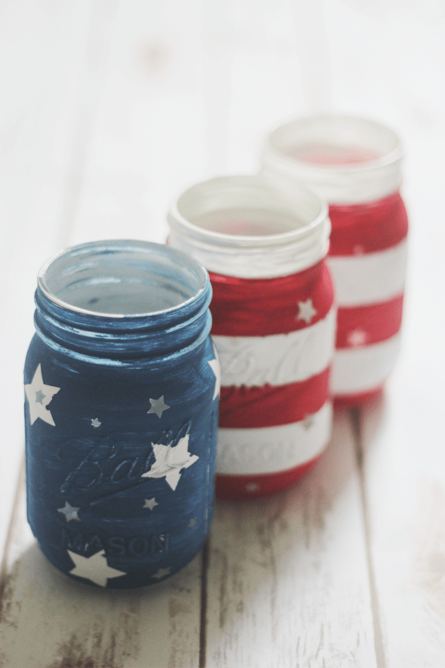 4th of July approaching I felt a craft to match was needed. These DIY Patriotic Mason Jars are the perfect craft for 4th of July, & they are a lot of fun.