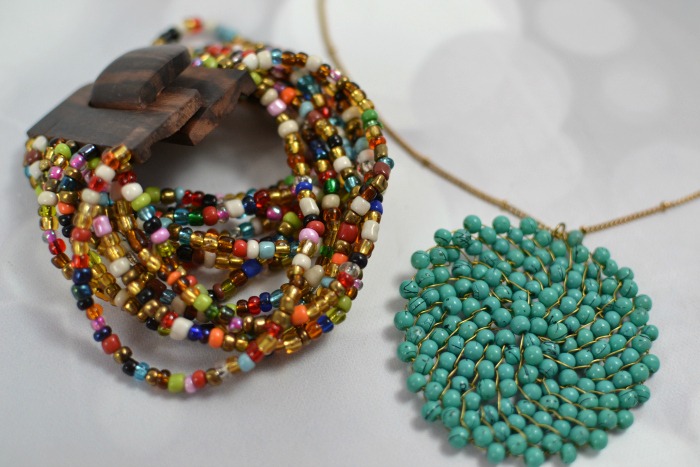 World Vision - Turquoise Medallion Necklace & Mango Wood Beaded Bracelet #OMHoliday16 | Optimistic Mommy