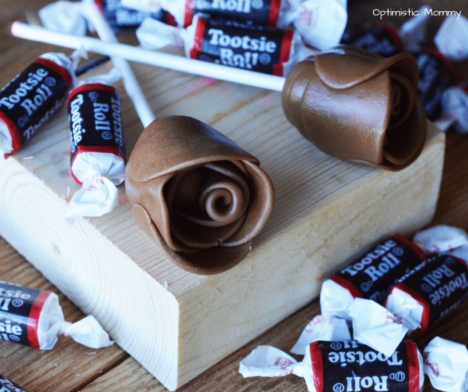 Candy Roses are a super fun and easy way to create an edible gift! These Tootsie Roll Candy Roses are delicious and easy for Valentine's Day! 