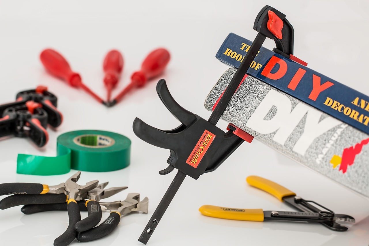 Women Can Fix Things Too: Top Tips and Tools for DIY Home Repairs and Projects