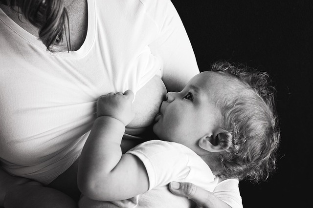 Six Simple Breastfeeding Tips for First-time Moms