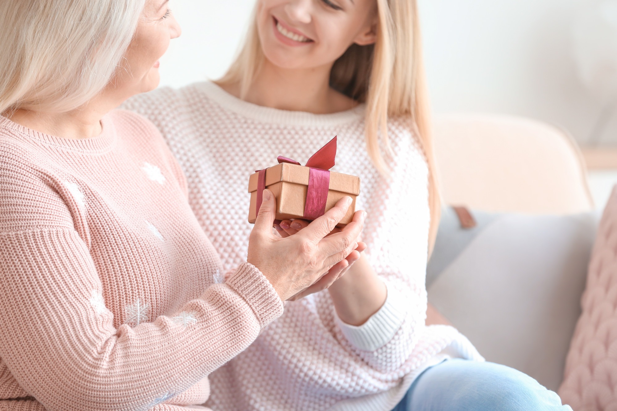 Gifts for Mom: 5 Tips for Buying Mom the Perfect Gift ...