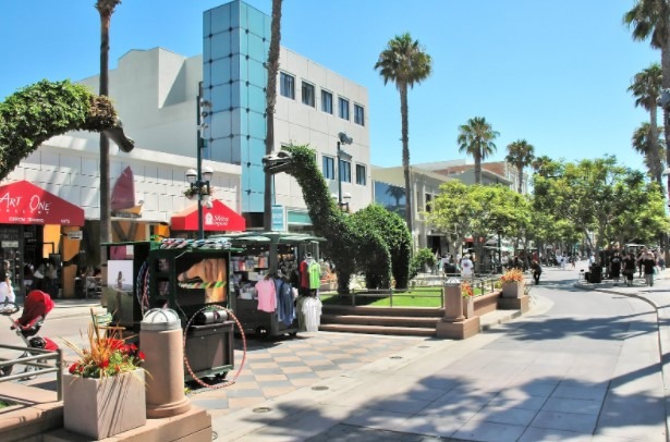View of the Third Street Promenade from street level