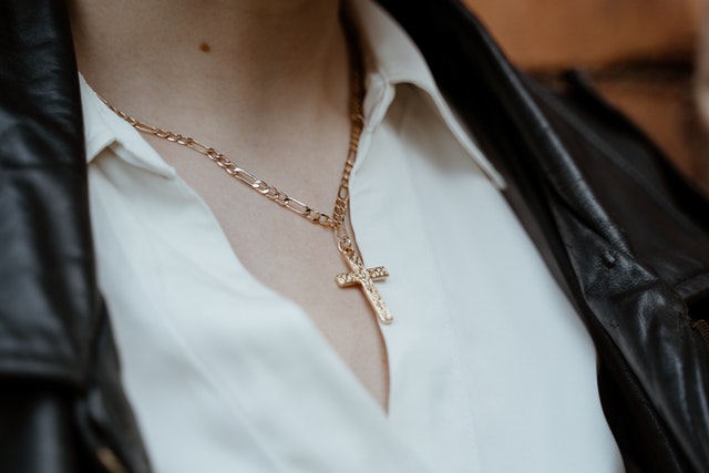 Woman wearing a gold cross necklace