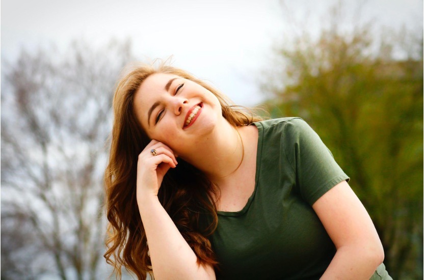 A lady with chocolate brown hair.