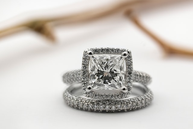 A sparkling diamond ring.