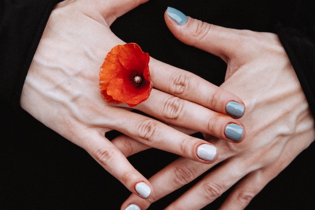 Exploring the World of Shellac Nail Treatment : Long-Lasting Beauty