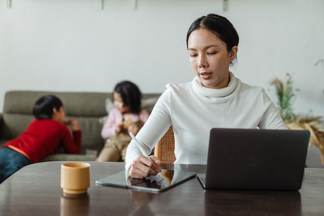 Best Jobs for Busy Moms: 4 Family-Friendly Careers to Consider