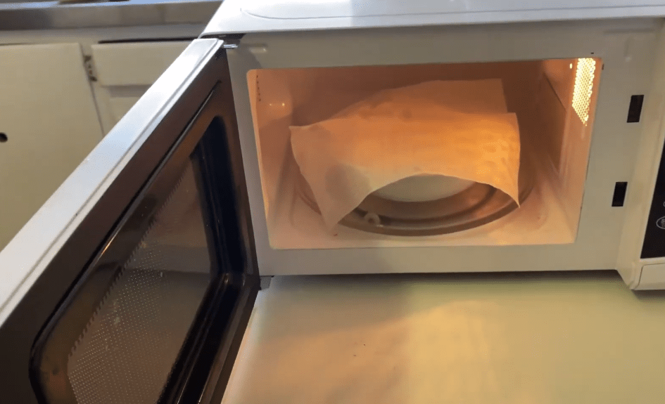 Can You Put Paper Towels In The Microwave?