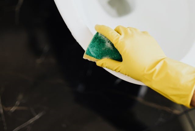 Breaking down the Benefits of a Regular Bathroom Cleaning Service
